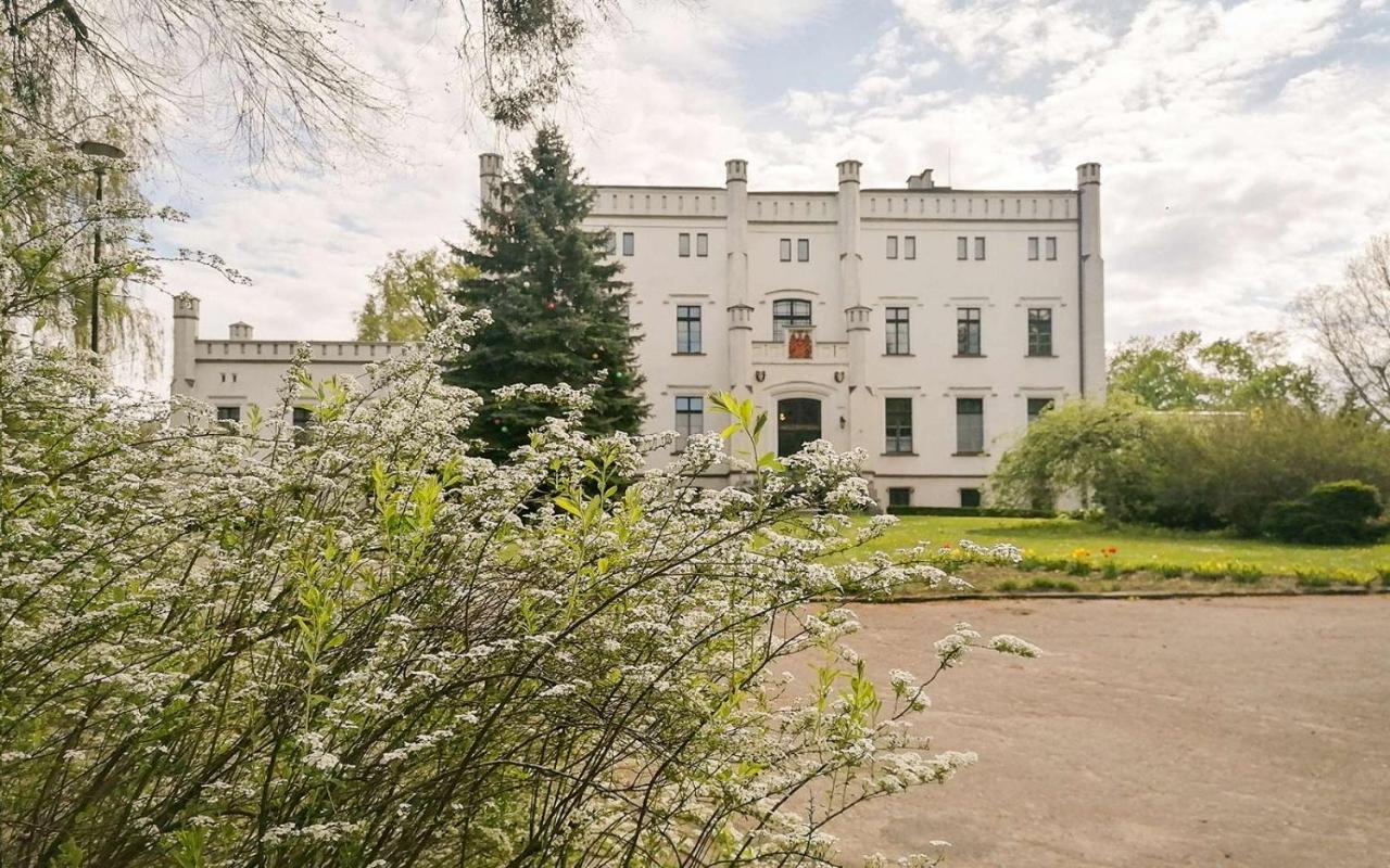 Palac Baloszyce Суш Екстер'єр фото